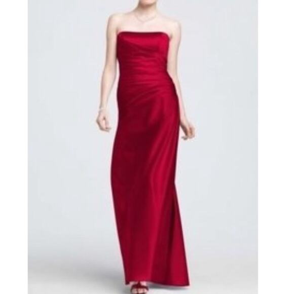 David’s Bridal Bridesmaid Satin Strapless Bridal Gown In Apple Red Size 4 - Picture 1 of 6